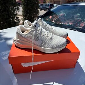 Nike womens running shoe ivory